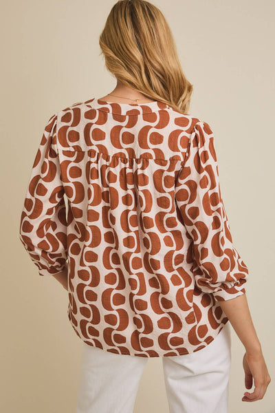 NOTCH NECK 3/4 SLEEVE ABSTRACT TOP
