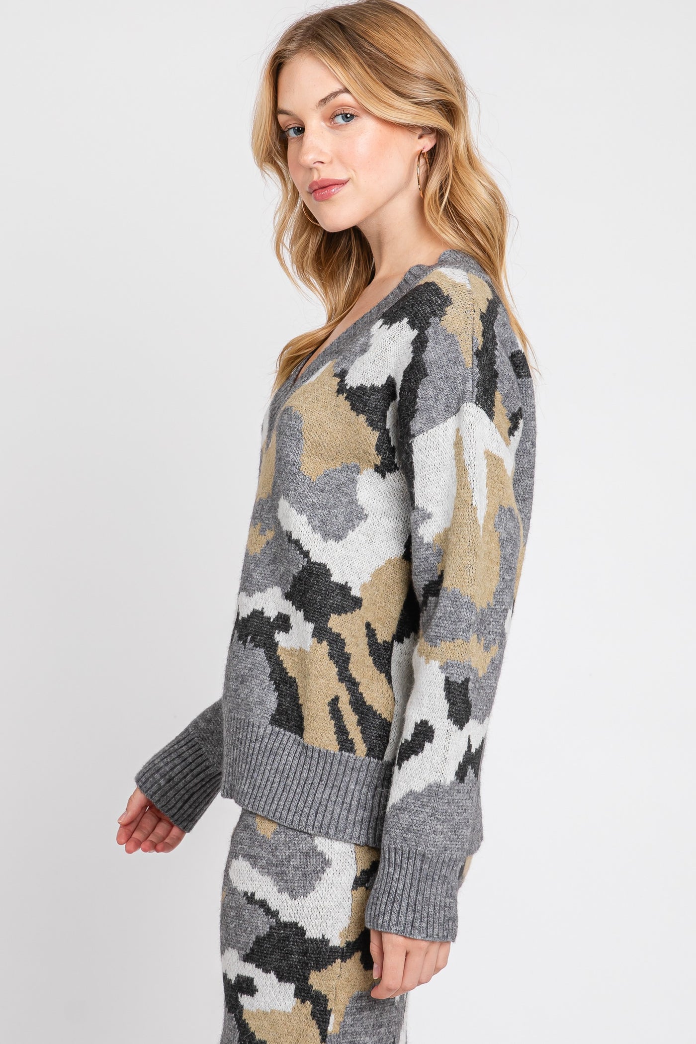 Camo print V-Neck Sweater