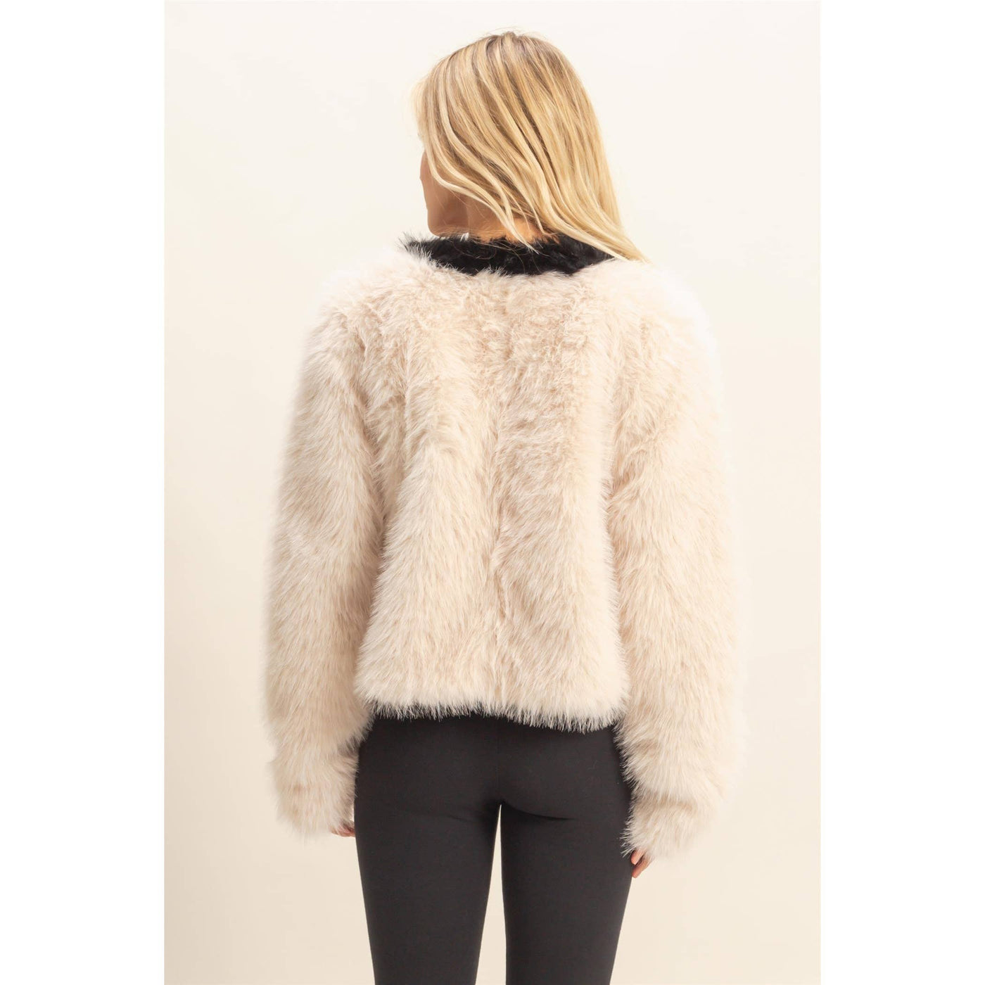 Contrasting Trimmed Faux Fur Jacket: CREAM / S-M-L