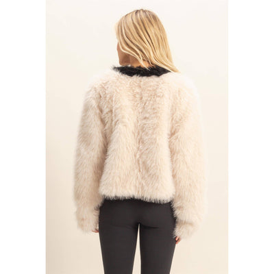 Contrasting Trimmed Faux Fur Jacket: CREAM / S-M-L