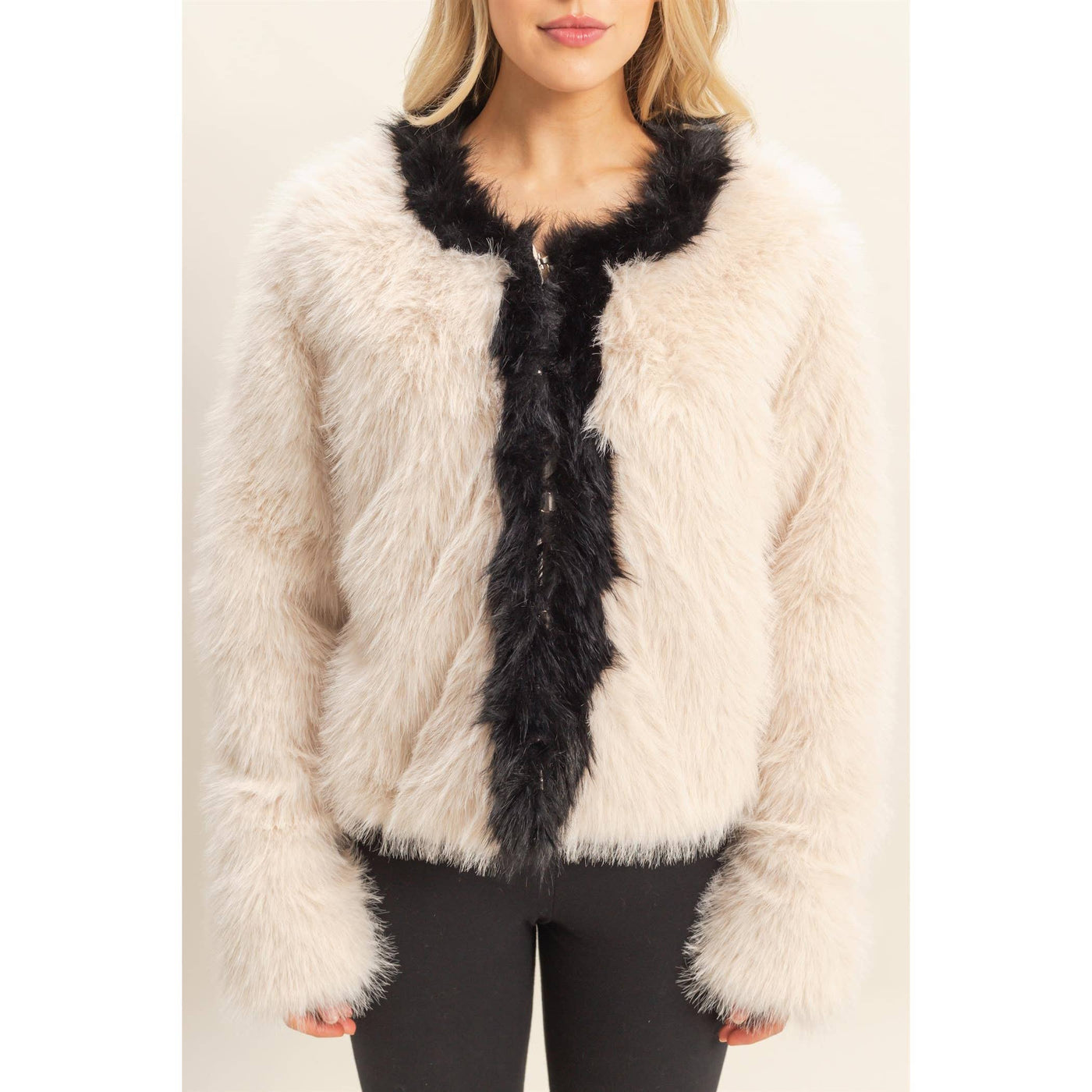Contrasting Trimmed Faux Fur Jacket: CREAM / S-M-L