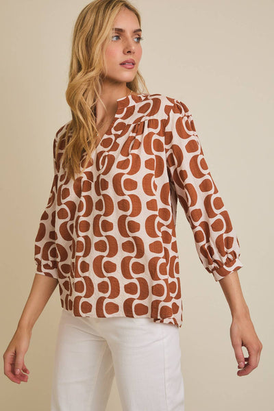 NOTCH NECK 3/4 SLEEVE ABSTRACT TOP