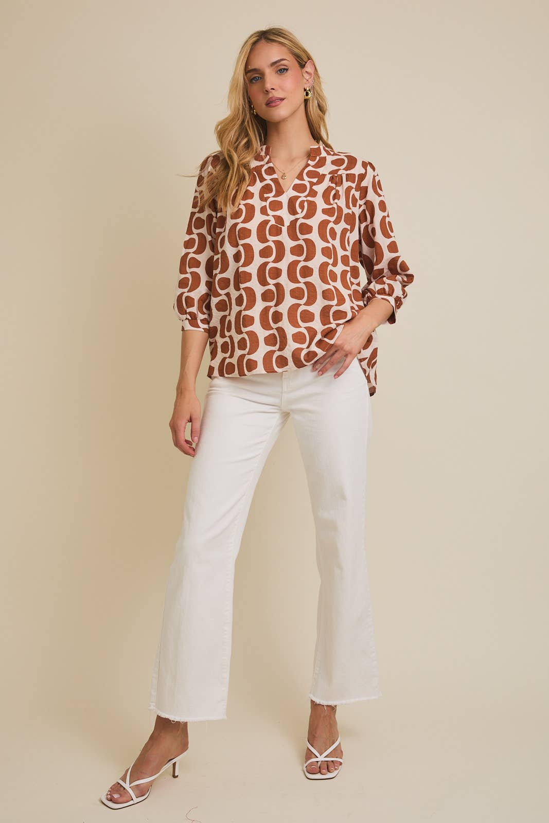 NOTCH NECK 3/4 SLEEVE ABSTRACT TOP
