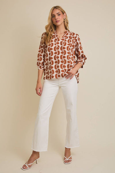 NOTCH NECK 3/4 SLEEVE ABSTRACT TOP
