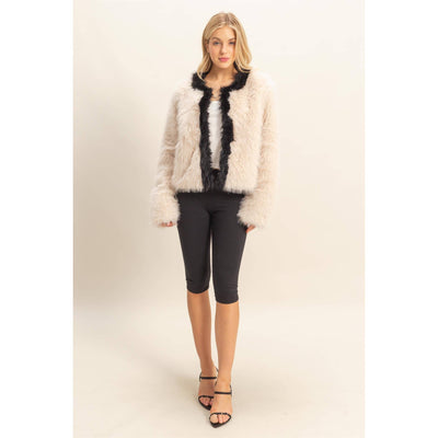 Contrasting Trimmed Faux Fur Jacket: CREAM / S-M-L