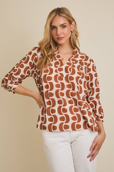 NOTCH NECK 3/4 SLEEVE ABSTRACT TOP