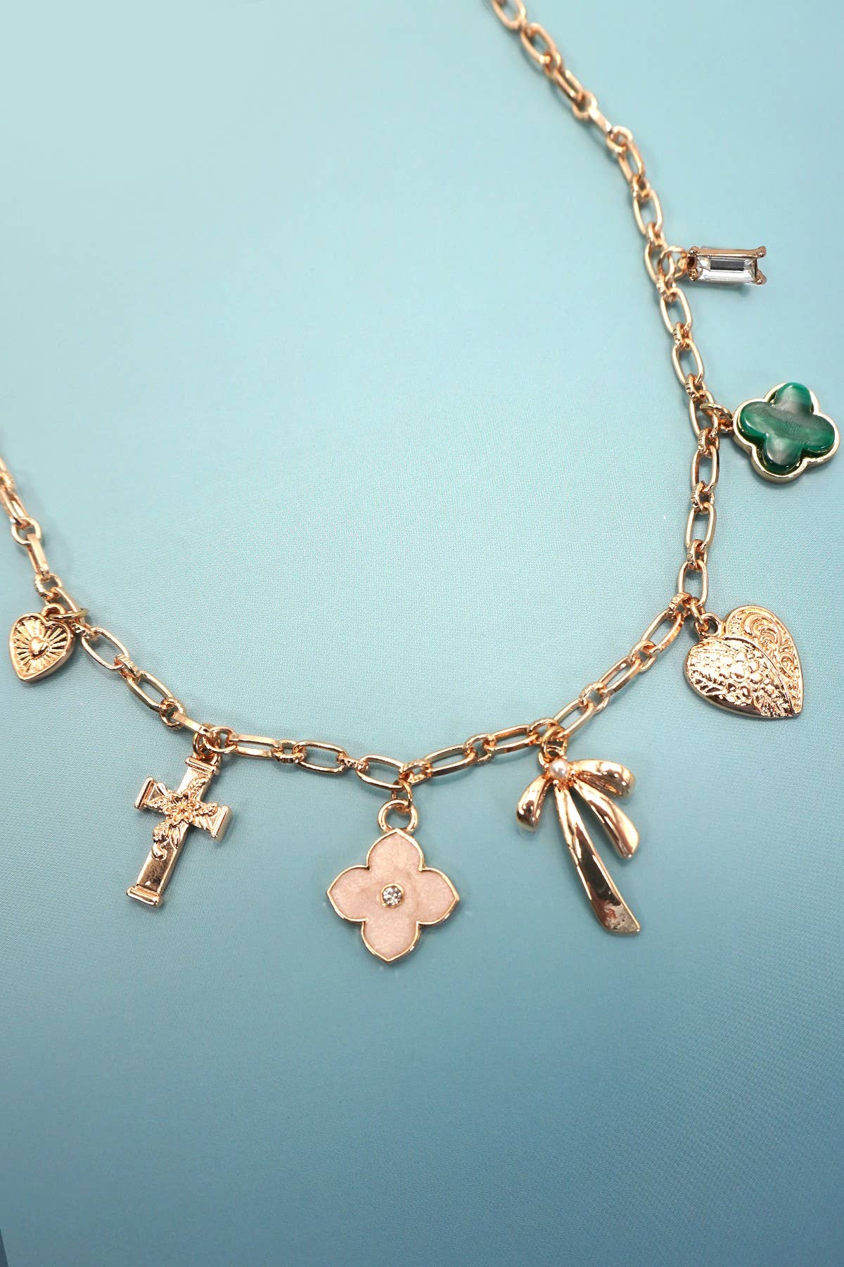 CHARM NECKLACE-GREEN CLOVER BOW CROSS HEART | 80N91991: GOLD
